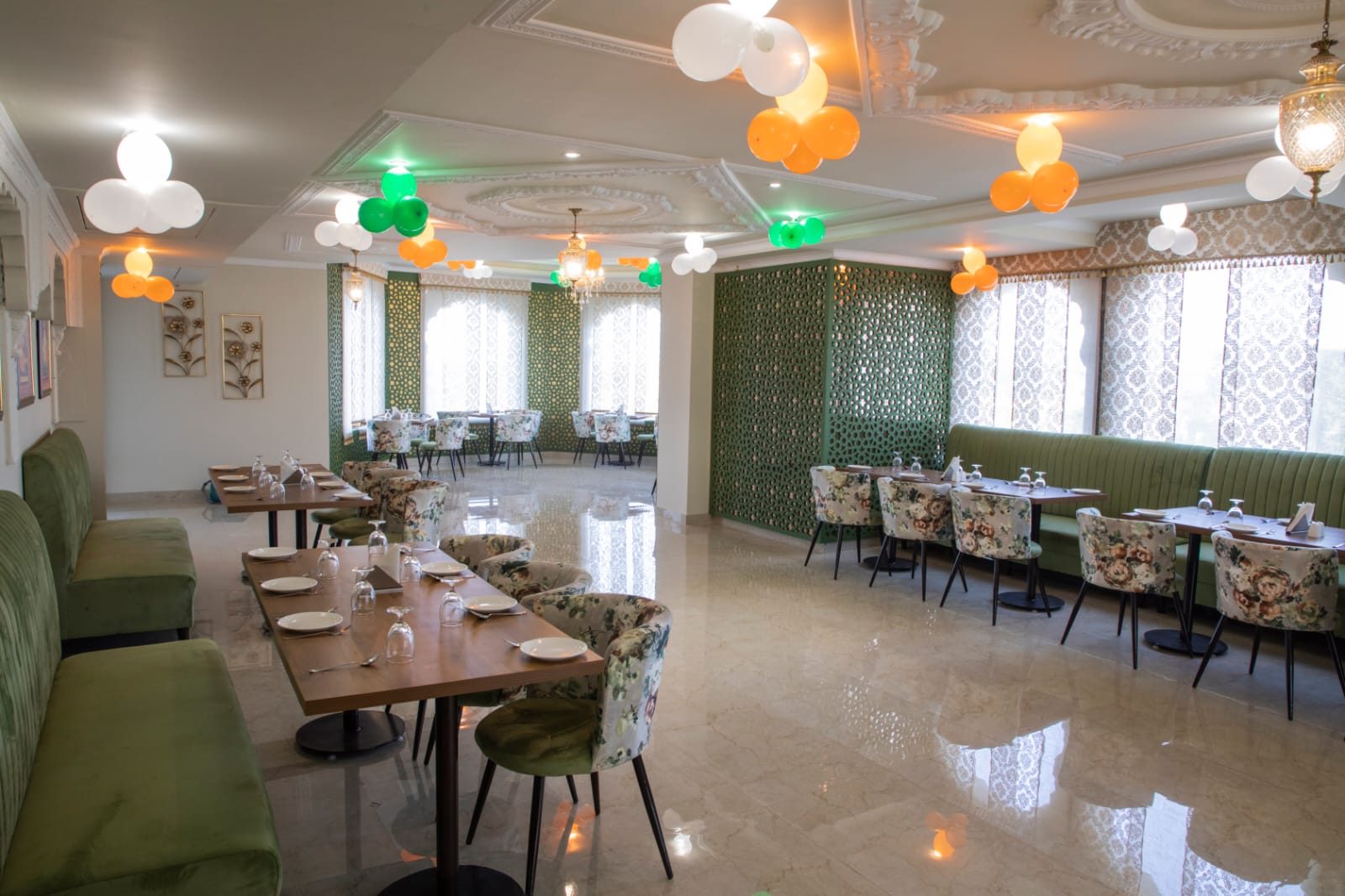  cafe shop inderlok palace hotel in morena 
